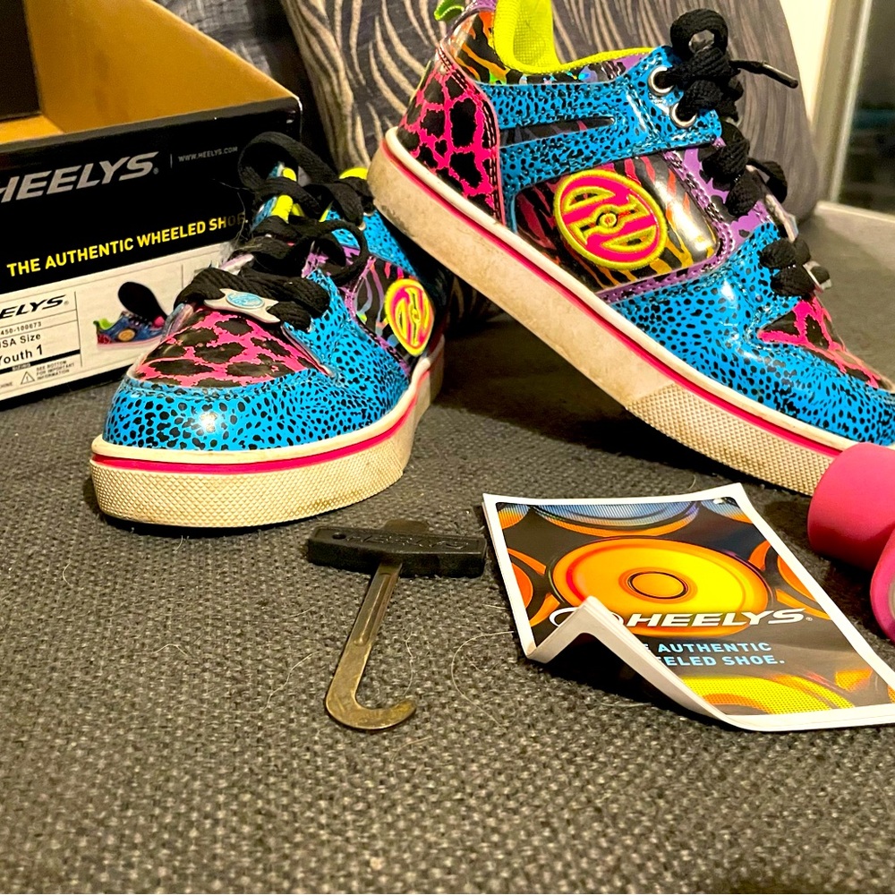 Heelys The Authentic Wheeled Shoe (youth 1)